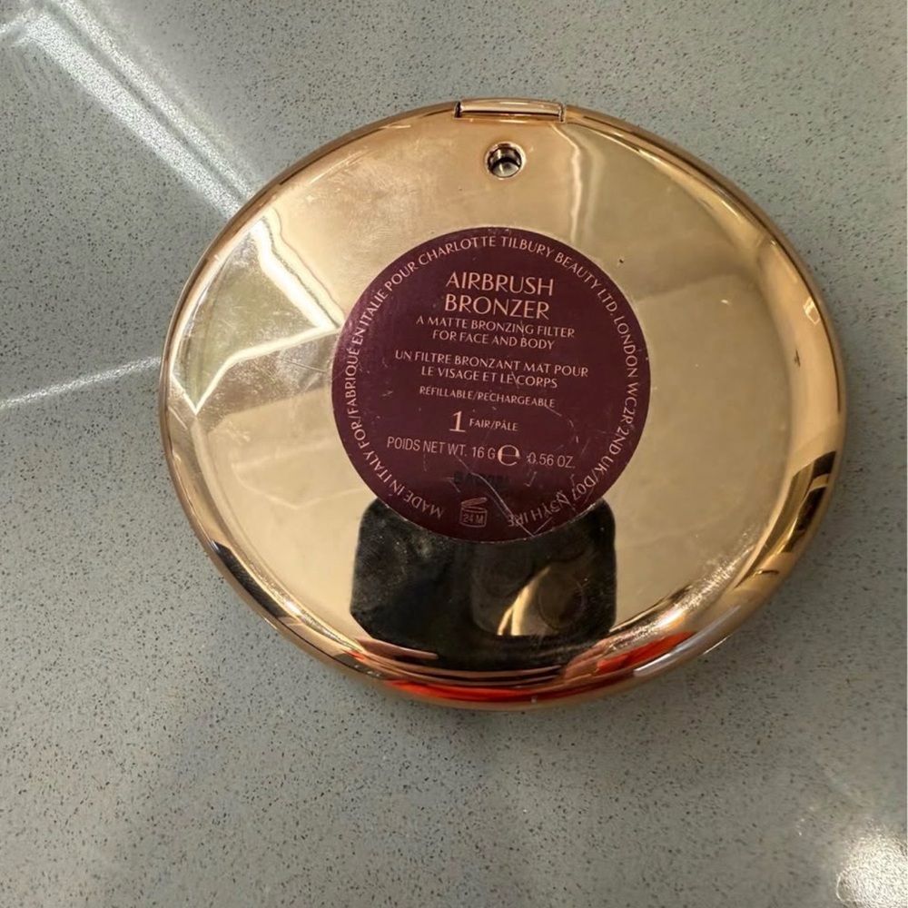 Charlotte Tilbury Gold Airbrush Bronzer Compact - Picture 2 of 3
